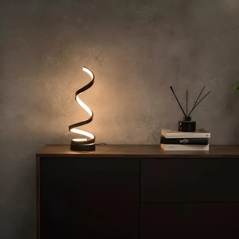 Spiralna lampa stołowa
