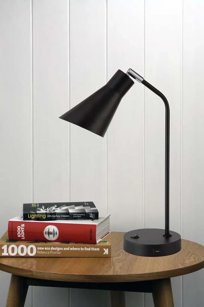 Smukła lampka stołowa Gerroa